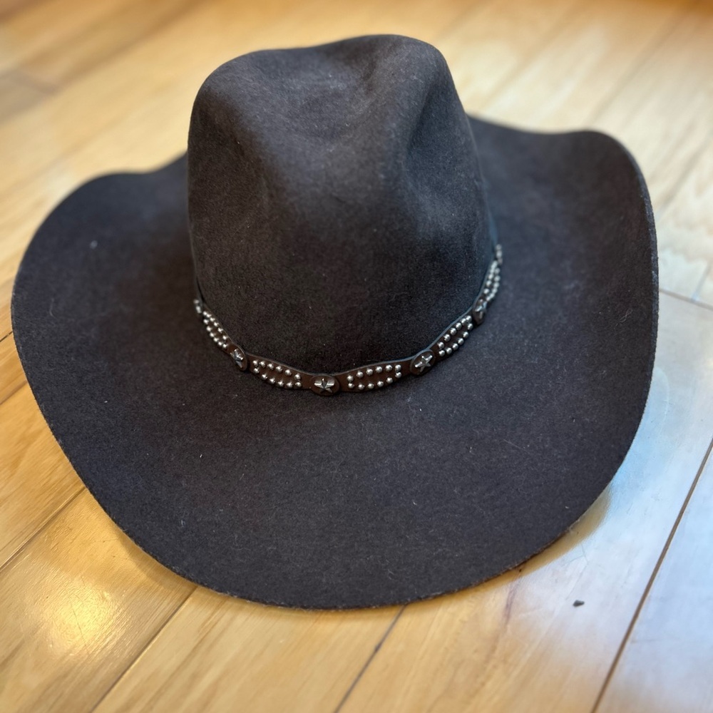 Cowgirl Cowboy Western Felt Hat with star studded band - Picture 3 of 9